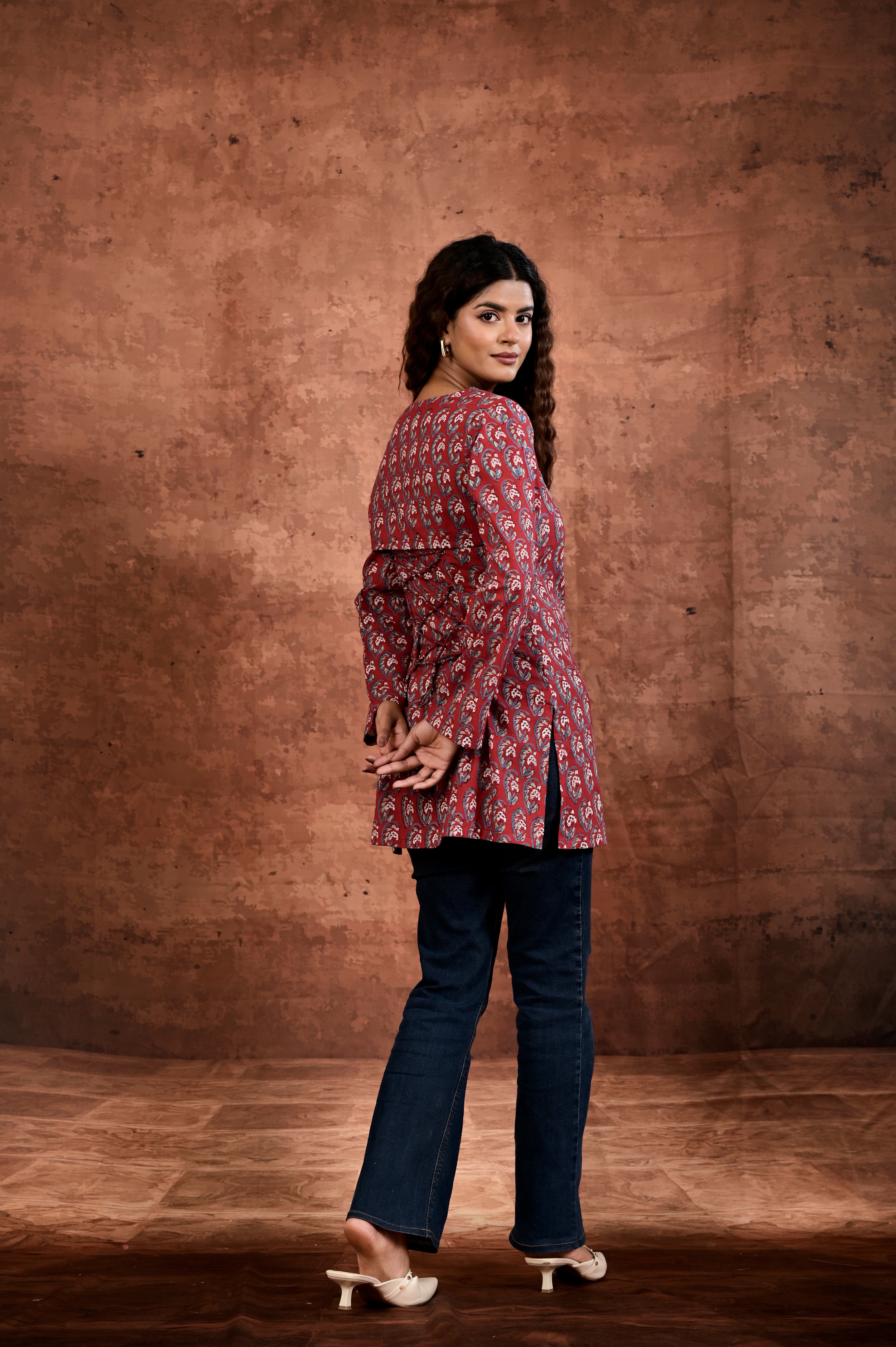 Sleeve-Switch Motif Kurta