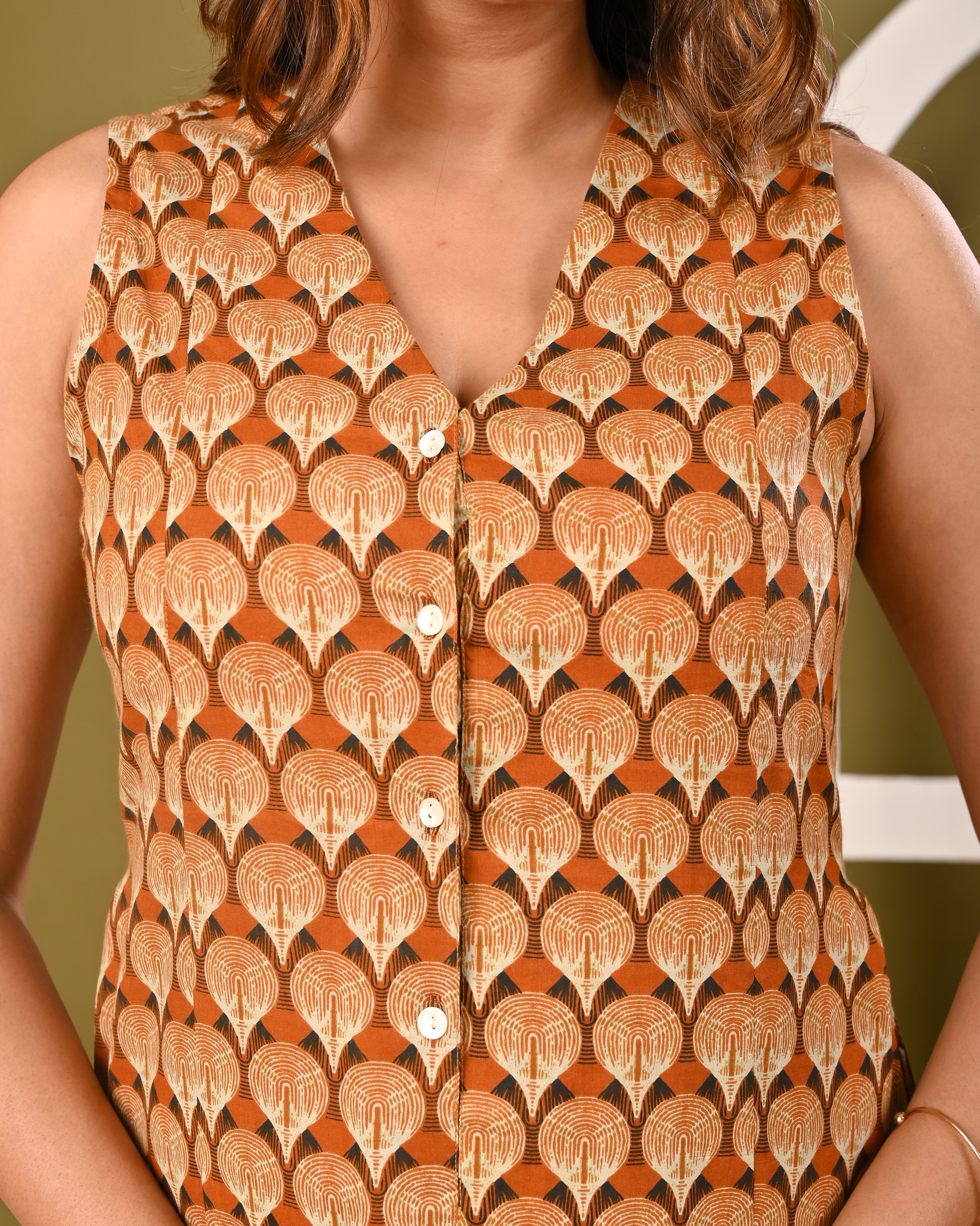 Golden Hive: Sleeveless Printed Motif Summer Dress